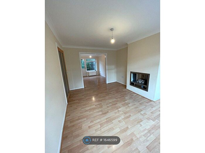 3 Bedroom Semi-Detached House To Rent In Ladbrooke Crescent, Nottingham, NG6
