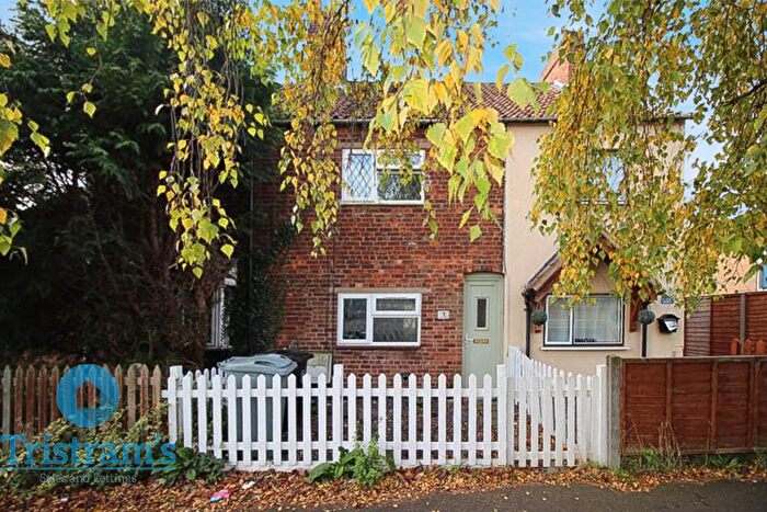 3 Bedroom Terraced House For Sale In Ogden Square, Gonerby Hill Foot, NG31