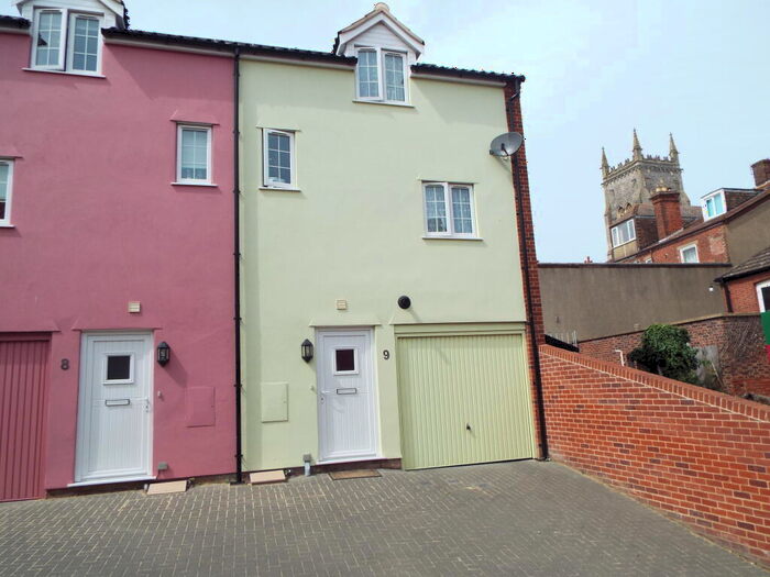3 Bedroom House To Rent In Sea Mews, NR27