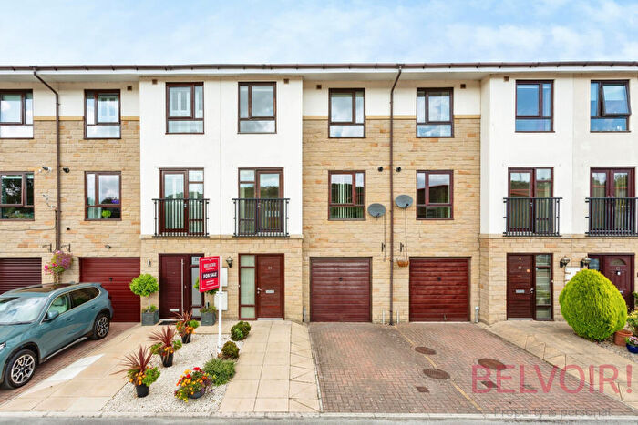 4 Bedroom Town House For Sale In Amber Wharf, Shipley, Bradford, BD17