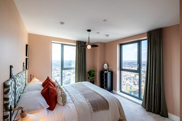 2 Bedroom Flat For Sale In - Station Road, Croydon, CR0