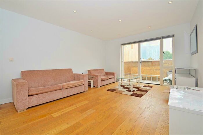 3 Bedroom Apartment To Rent In Cityscape Apartments, Heneage Street, Whitechapel, E1