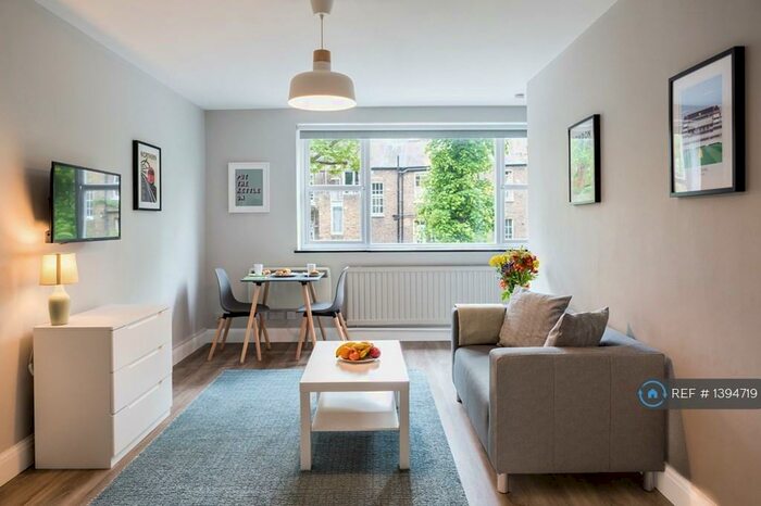 Studio To Rent In Rothesay Court, London, SE11