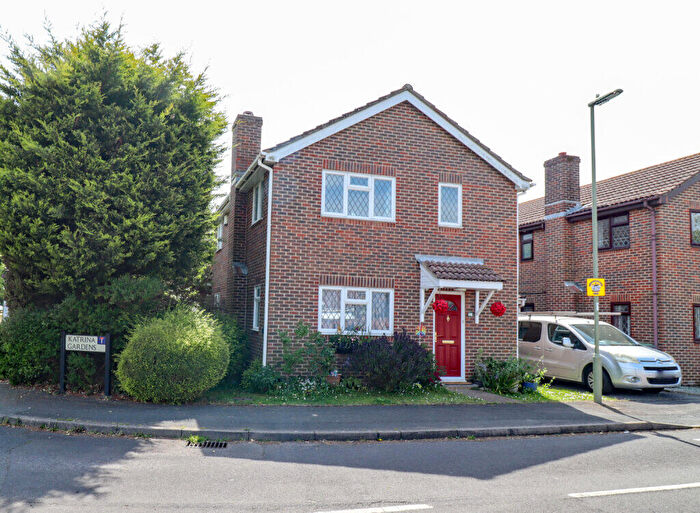 3 Bedroom Detached House For Sale In Katrina Gardens, Hayling Island, PO11