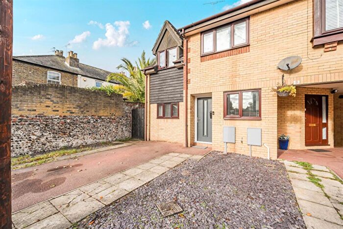4 Bedroom End Of Terrace House For Sale In Livingstone Road, Broadstairs, CT10