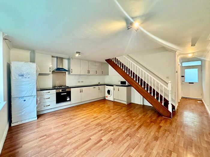 4 Bedroom Terraced House To Rent In Westbridge Road, London, SW11