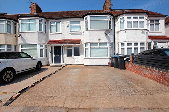 3 Bedroom Terraced House To Rent In Coniscliffe Road, London, N13