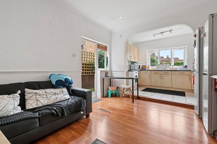 3 Bedroom Terraced House For Sale In Fountain Road, Tooting, SW17