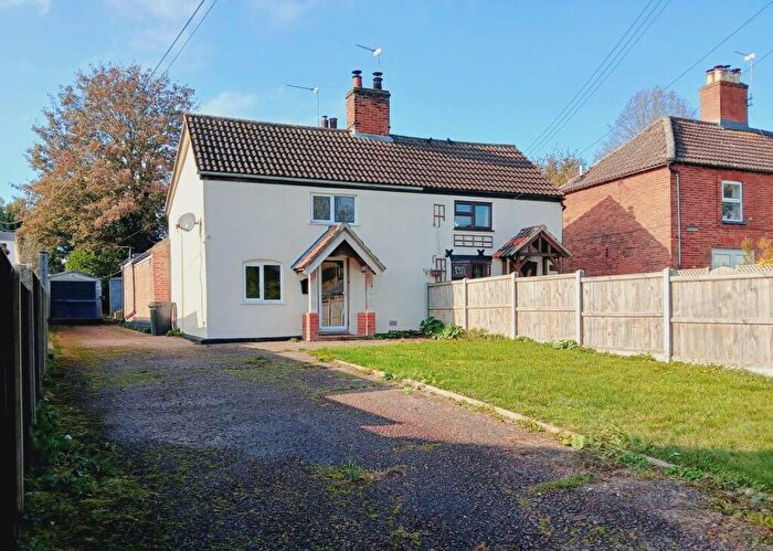 3 Bedroom Semi-Detached House To Rent In Cock Street, Barford, NR9