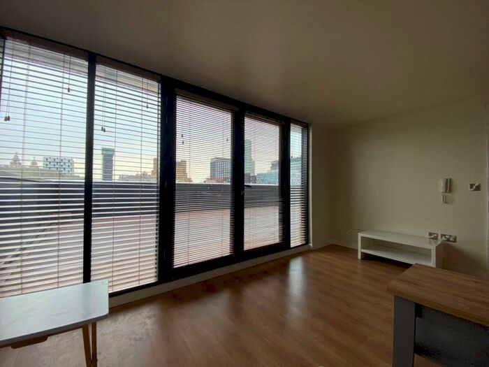 3 Bedroom Apartment To Rent In Hamilton House, L3