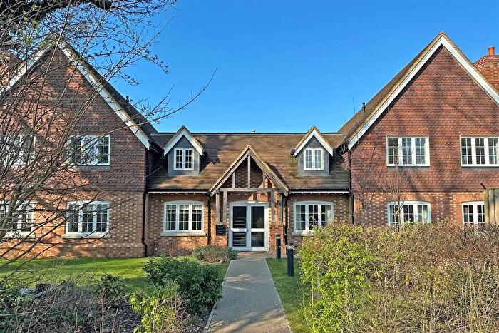 2 Bedroom Flat For Sale In Langshott, Horley, RH6