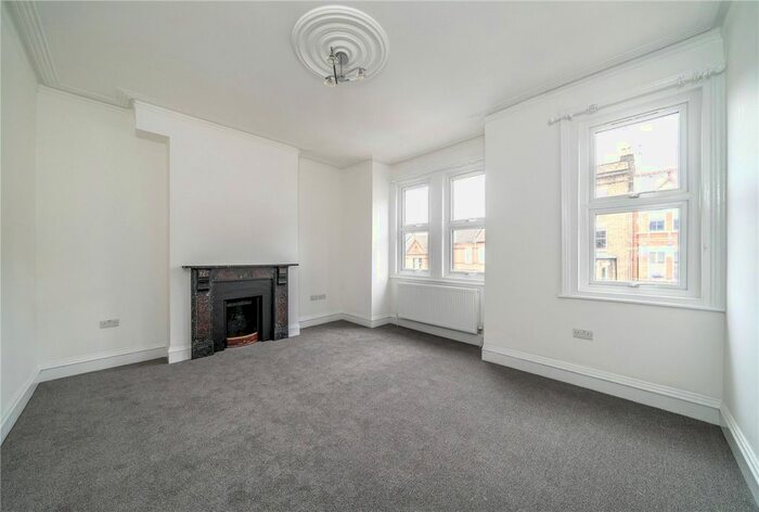 2 Bedroom Flat To Rent In Dunstans Road, East Dulwich, London, SE22