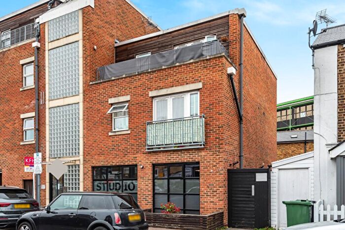 1 Bedroom Flat To Rent In Southsea Road, Kingston Upon Thames, Surrey, KT1