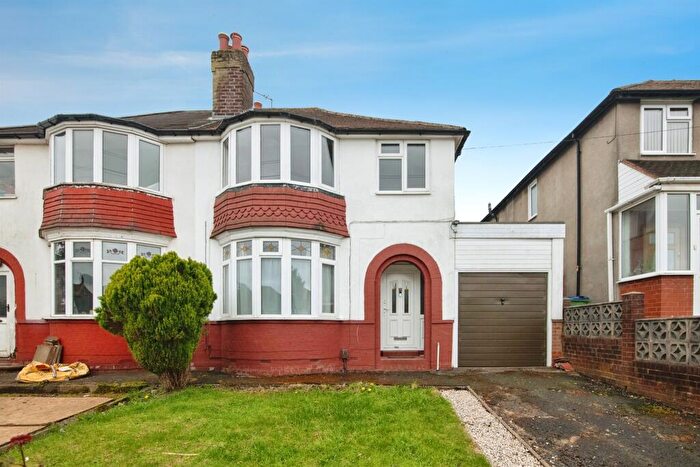 3 Bedroom Semi Detached House For Sale In Poplar Avenue, Tividale, Oldbury, B69