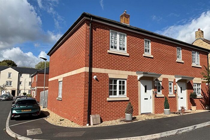3 Bedroom Semi-detached House For Sale In Wordsworth Way, Devizes, SN10