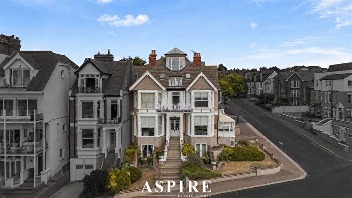 3 Bedroom Flat To Rent In The Leas, Westcliff-On-Sea, SS0