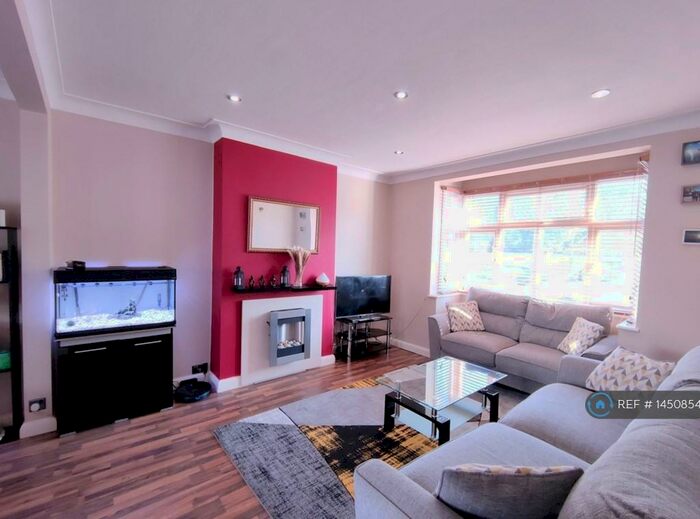 3 Bedroom Semi-Detached House To Rent In Arras Avenue, Morden, SM4