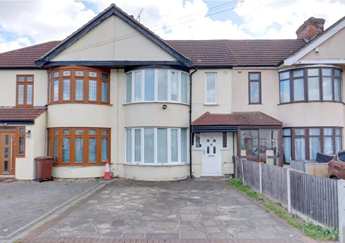3 Bedroom Terraced House For Sale In South End Road, Rainham, RM13