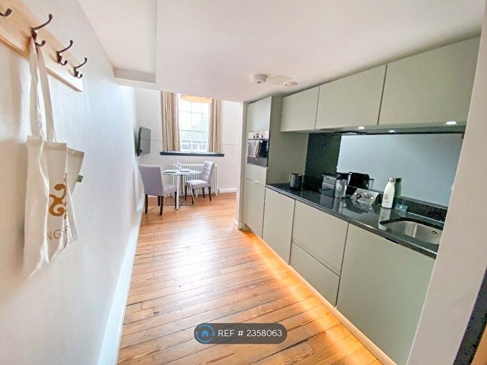 1 Bedroom Flat To Rent In Mcdonald Road, Edinburgh, EH7