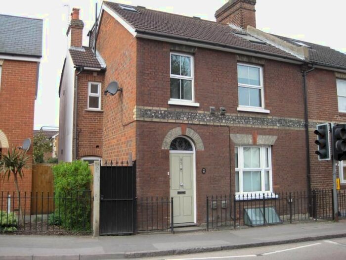 2 Bedroom Flat To Rent In Stoke Road, Guildford, Surrey, GU1