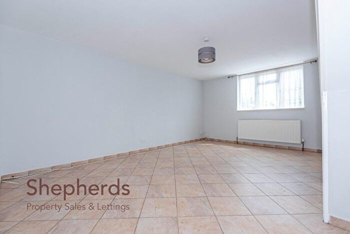 2 Bedroom End Of Terrace House To Rent In Tregelles Road, Hoddesdon, EN11