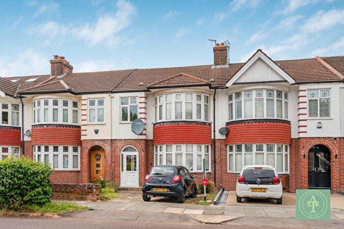 3 Bedroom Terraced House For Sale In Hyde Park Avenue, Winchmore Hill, N21