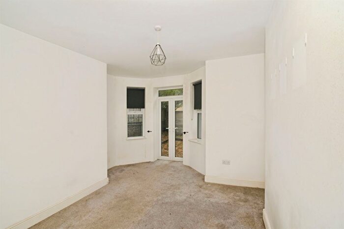 2 Bedroom Flat For Sale In Devonshire Road, Hastings, TN34