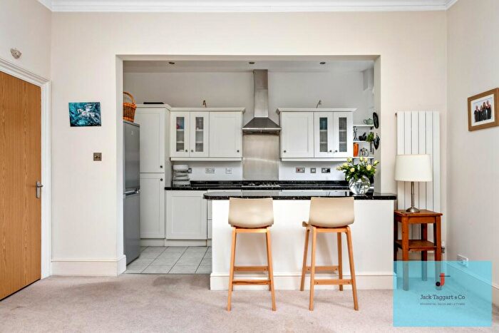 2 Bedroom Apartment For Sale In Wilbury Road, Hove, BN3