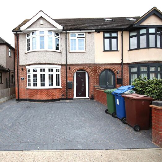 3 Bedroom Semi-Detached House To Rent In Lander Road, Grays, RM17