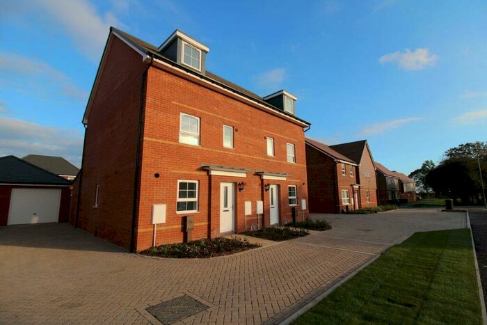 4 Bedroom Semi-Detached House To Rent In Blandings Way, Emsworth, PO10