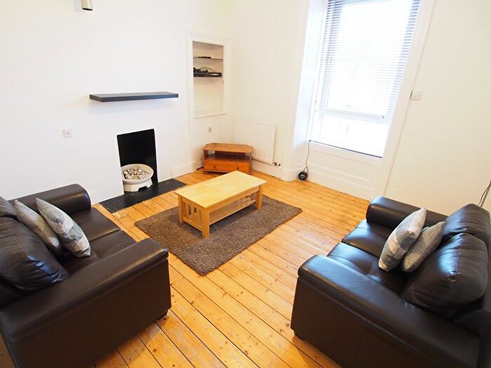 2 Bedroom Flat To Rent In Esslemont Avenue, Second Left, AB25