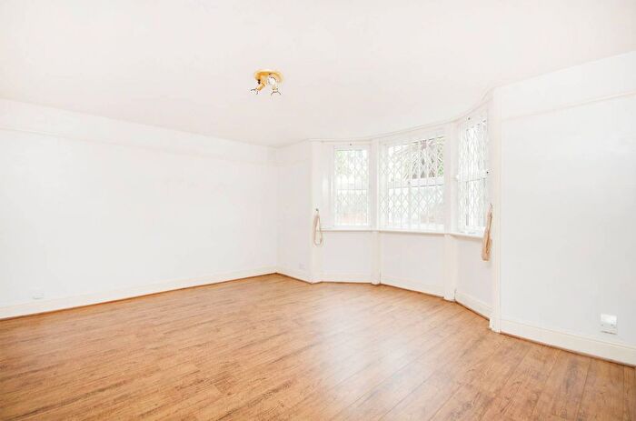 1 Bedroom Maisonette To Rent In Lewin Road, Streatham Common, London, SW16
