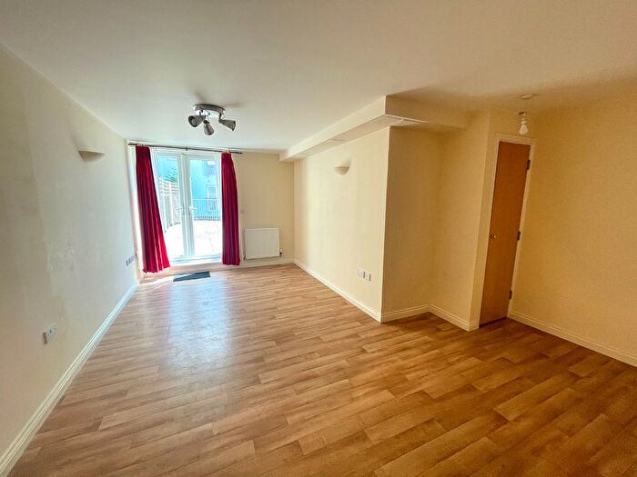 2 Bedroom Flat To Rent In Alder Brook, High Street, Wealdstone, Harrow, Greater London, HA3