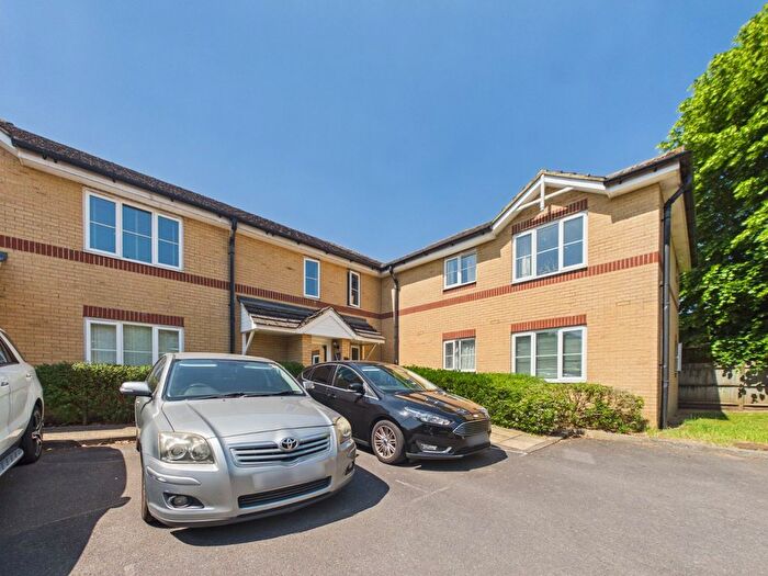 2 Bedroom Flat For Sale In Hurworth Avenue, Langley, Berkshire, SL3