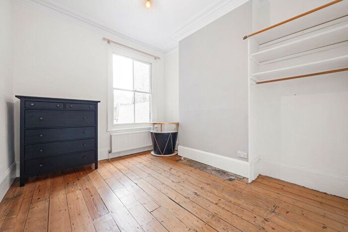 1 Bedroom Flat For Sale In Brading Road, SW2
