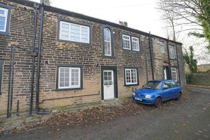 2 Bedroom Flat To Rent In Holywell Grove, Armley, Leeds, LS12