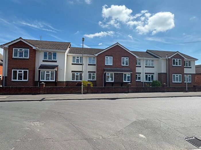 1 Bedroom Flat For Sale In Clarence Road, Fleet, GU51