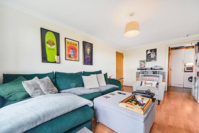 1 Bedroom Flat For Sale In Free Trade Wharf, Wapping, London, E1W