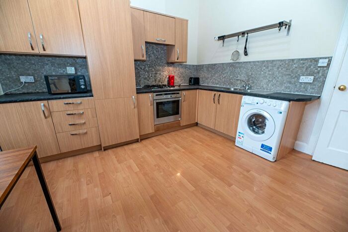 2 Bedroom Flat To Rent In Dalkeith Road, Edinburgh, EH16