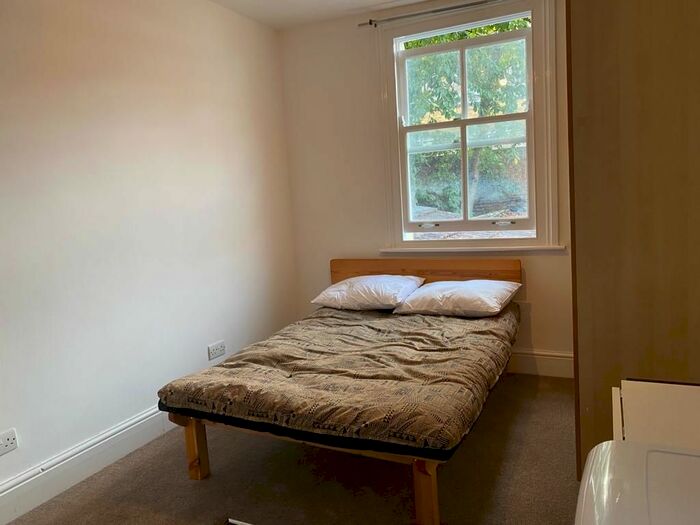 Studio To Rent In Benwell Road, London, N7