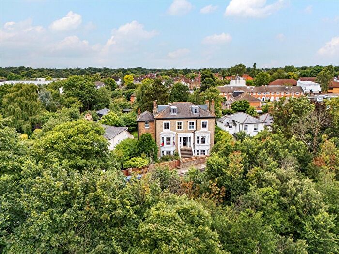 3 Bedroom Maisonette For Sale In Stanley Road, Twickenham, TW2