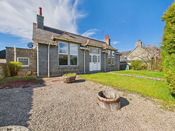 3 Bedroom Detached House For Sale In Kingsford Road, Alford, AB33