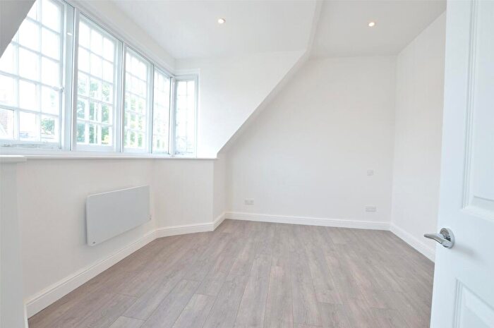 1 Bedroom Apartment To Rent In West Street, Reigate, Surrey, RH2