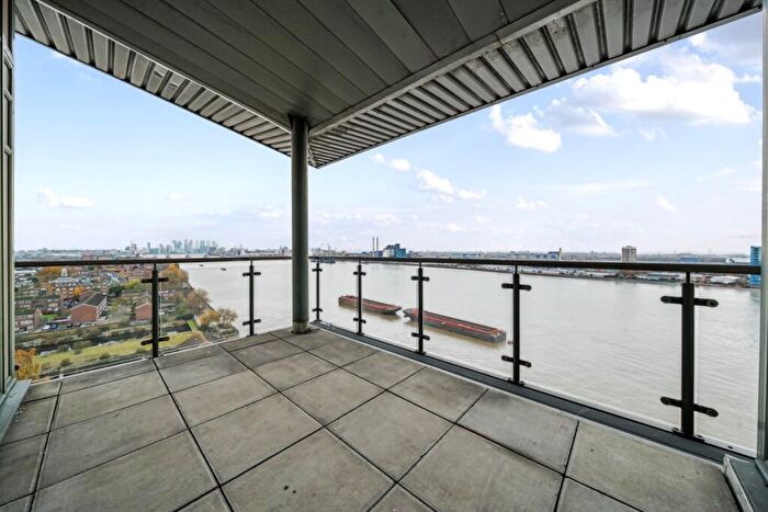 3 Bedroom Flat To Rent In Mast Quay London, SE18