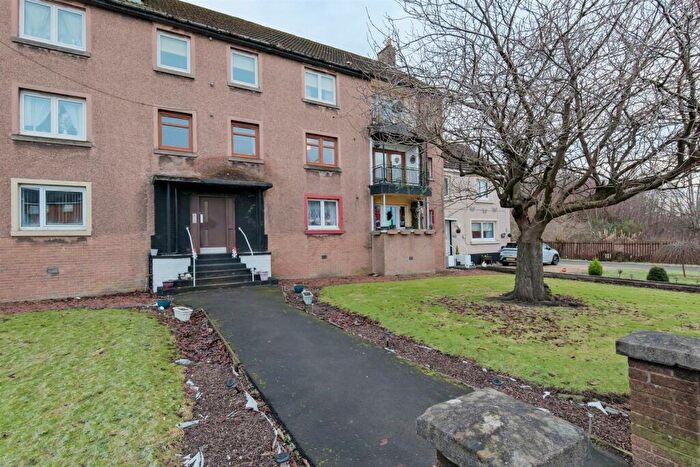 3 Bedroom Flat To Rent In Craigneuk Street, Wishaw, ML2