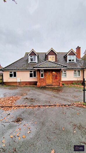 4 Bedroom Semi-Detached House To Rent In St. Johns Road, Farnborough, GU14