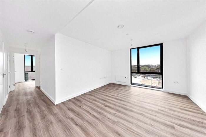 2 Bedroom Flat To Rent In Calibra Court, Kimpton Road, Luton, LU2