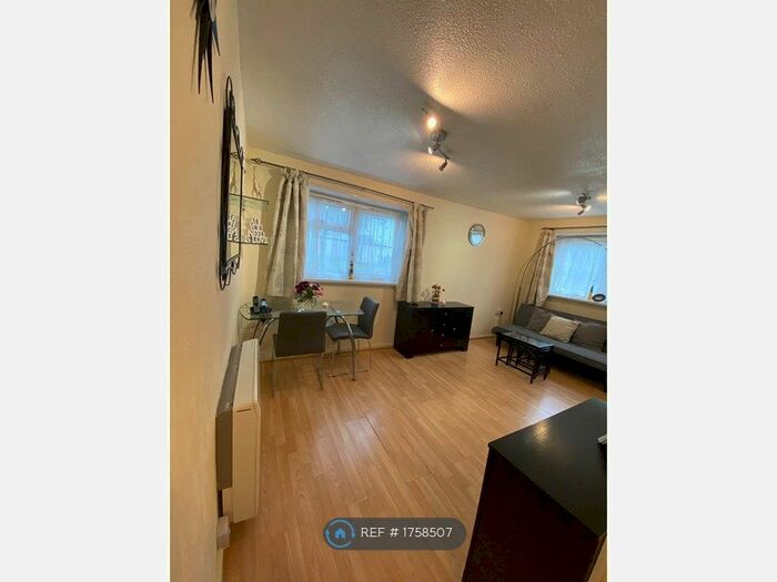 1 Bedroom Flat To Rent In Holborn Gardens, Leeds, LS6