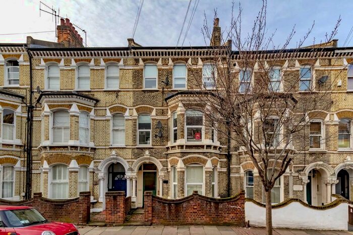 Studio To Rent In Beauchamp Road, London, SW11