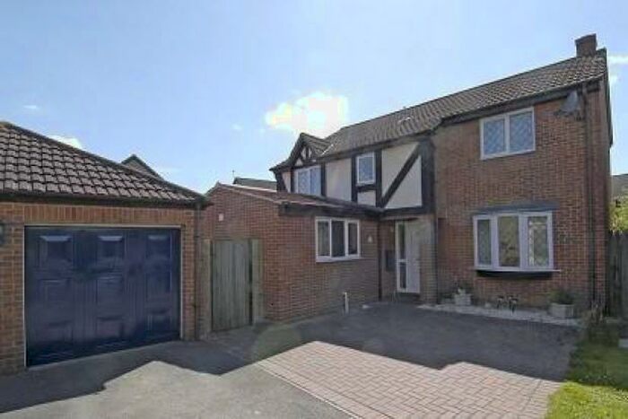 4 Bedroom House To Rent In Woodley Close, Abingdon, OX14